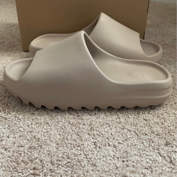 Yeezy Slide “Pure” *SOLD* - Picture 3 of 7